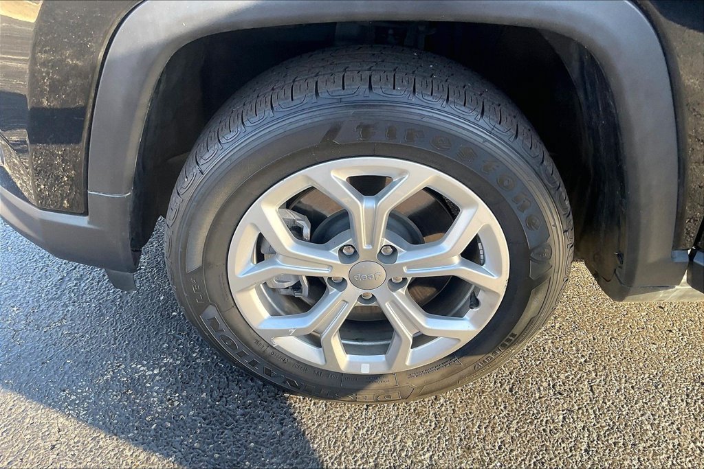 Used 2024 Jeep Compass Latitude AWD/4WD image 8