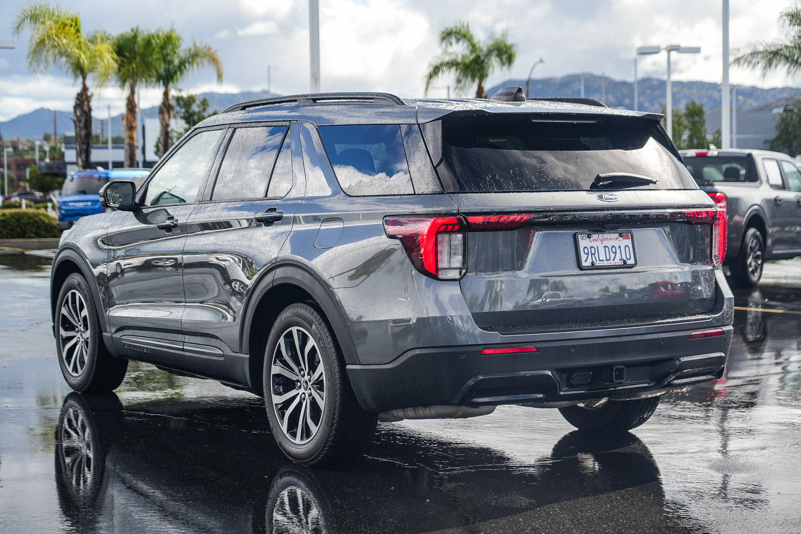 Certified 2025 Ford Explorer ST-Line w/ Premium Package RWD image 9