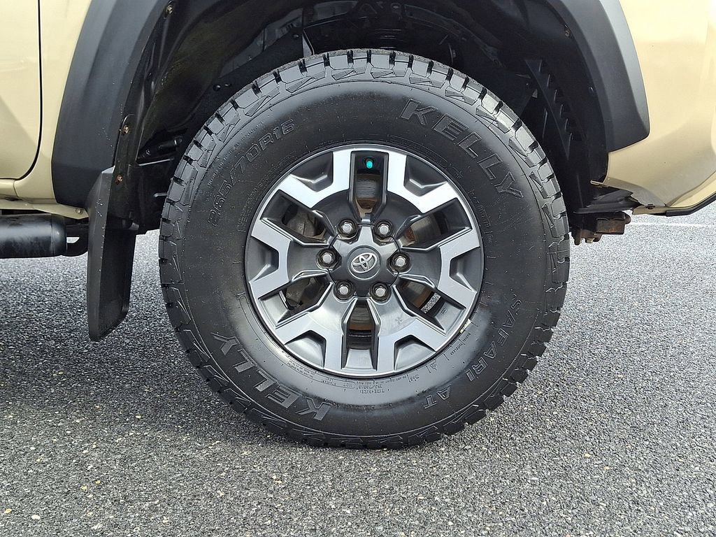 Used 2019 Toyota Tacoma TRD Off-Road image 8