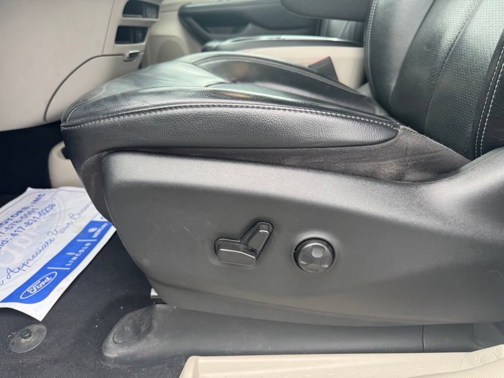 Used 2022 Chrysler Pacifica Touring-L FWD image 6