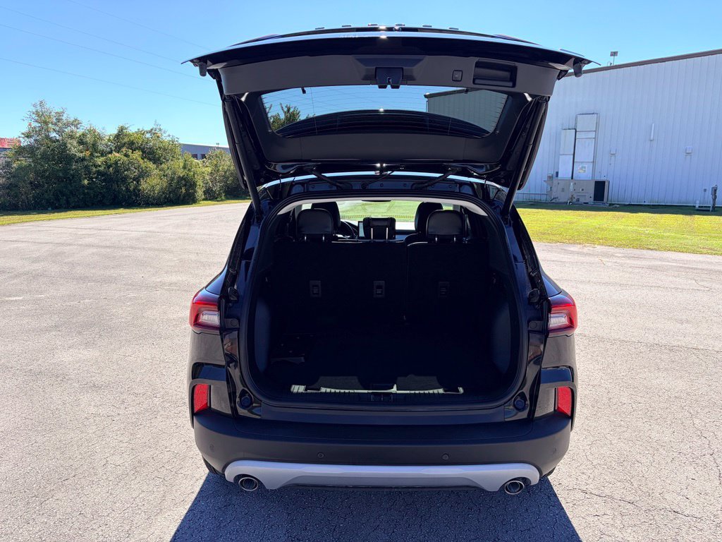 Certified 2025 Ford Escape SE w/ PHEV Premium Package FWD image 27