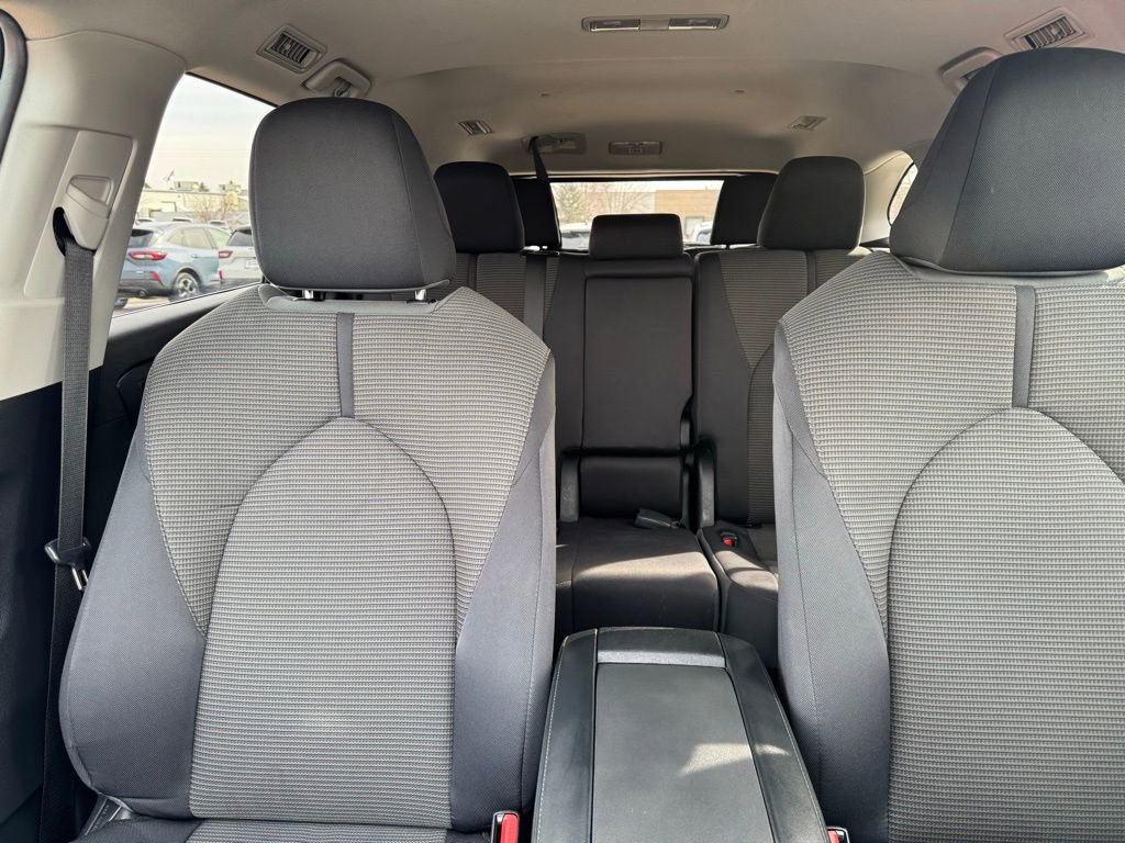 Used 2024 Toyota Highlander LE image 22