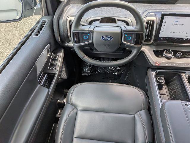 Certified 2025 Ford Expedition Active AWD/4WD image 16