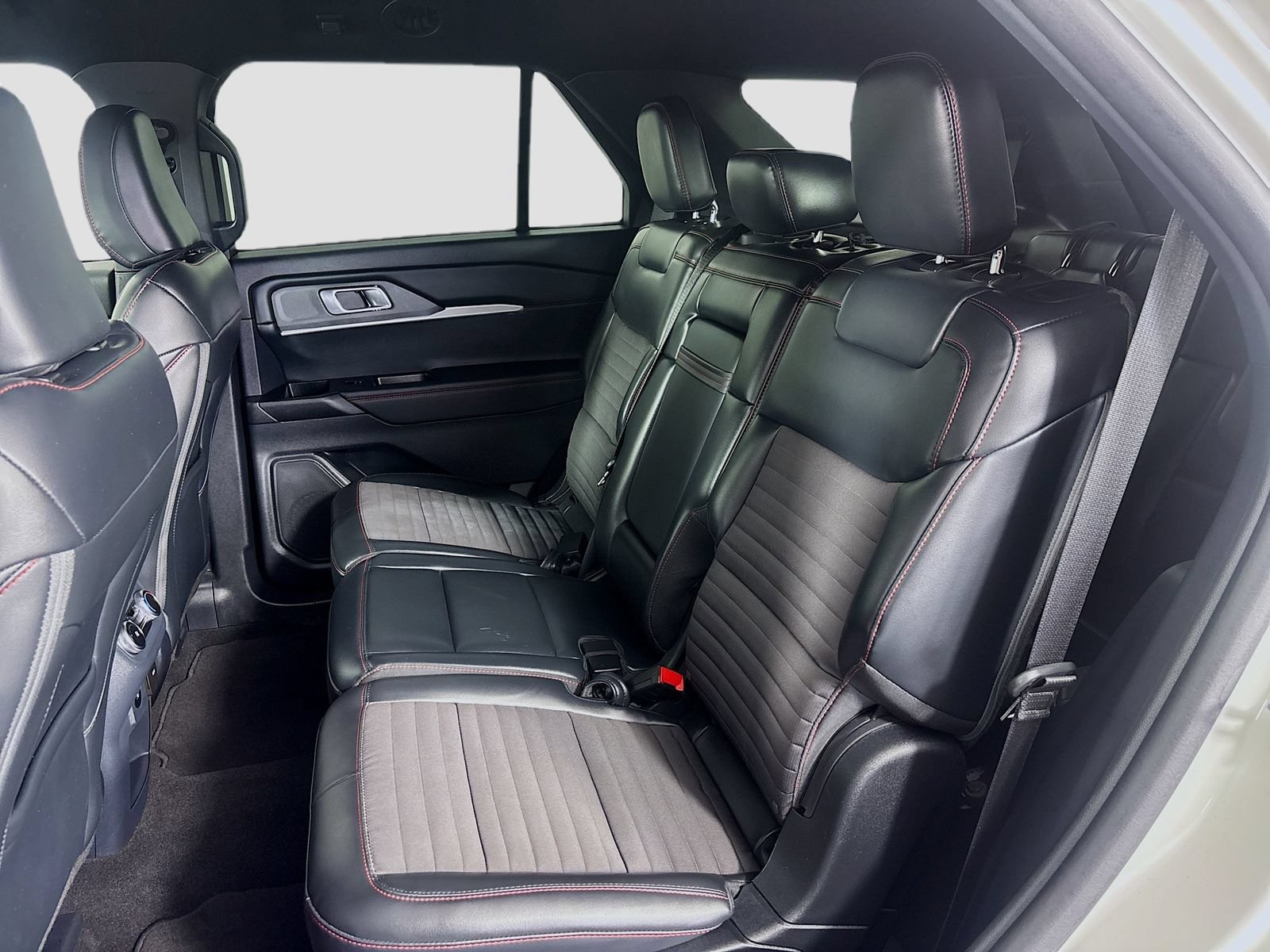 Certified 2025 Ford Explorer ST-Line w/ ST-Line Street Pack AWD/4WD image 24