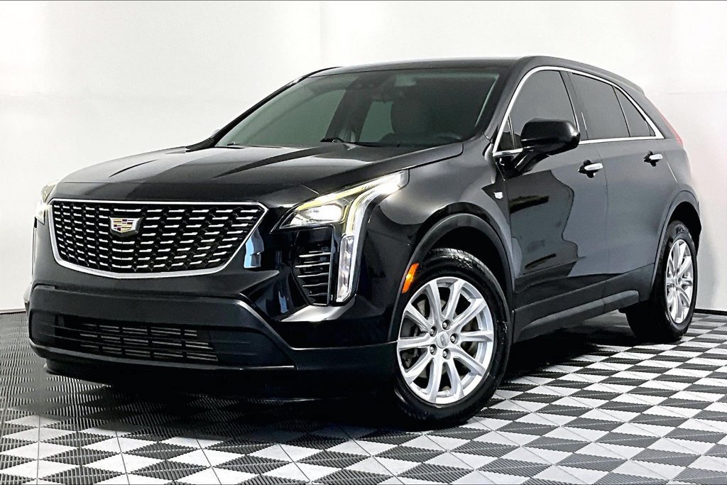 Used 2023 Cadillac XT4 Luxury FWD image 2