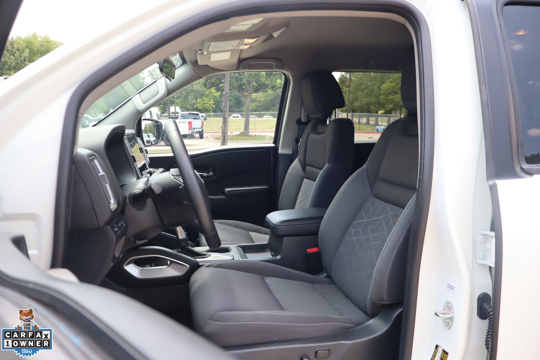 Used 2025 Nissan Frontier SV w/ SV Convenience Package RWD image 13