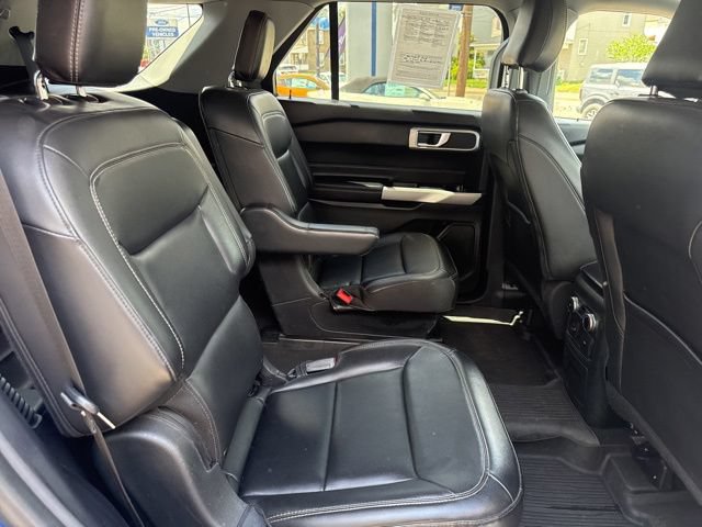 Certified 2022 Ford Explorer XLT w/ Equipment Group 202A AWD/4WD image 38