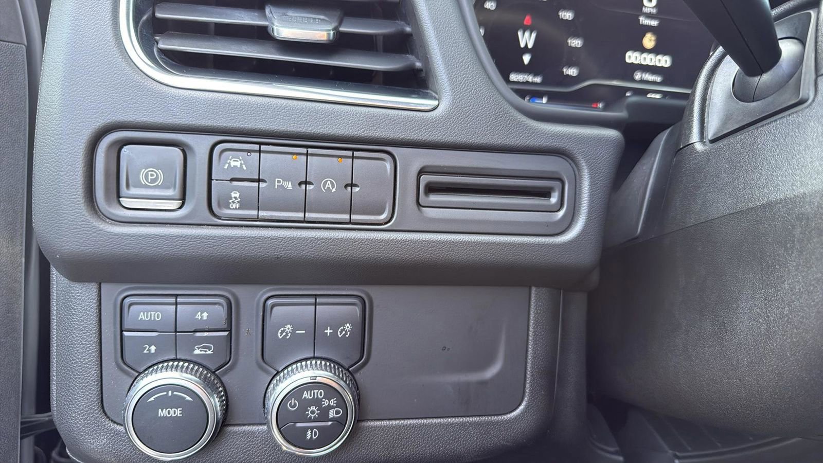 Used 2023 GMC Yukon XL SLT image 15