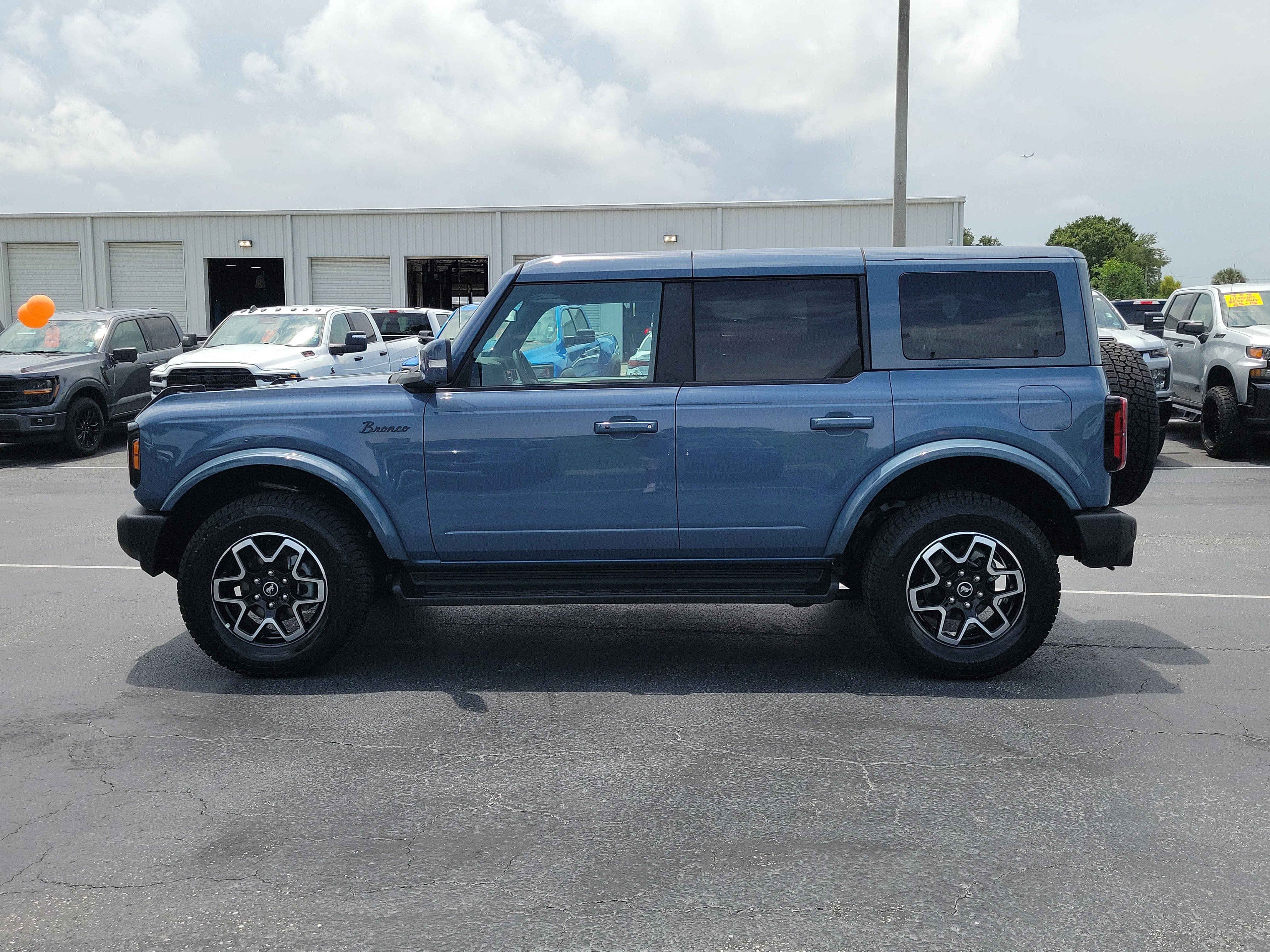 Certified 2025 Ford Bronco Outer Banks AWD/4WD image 6