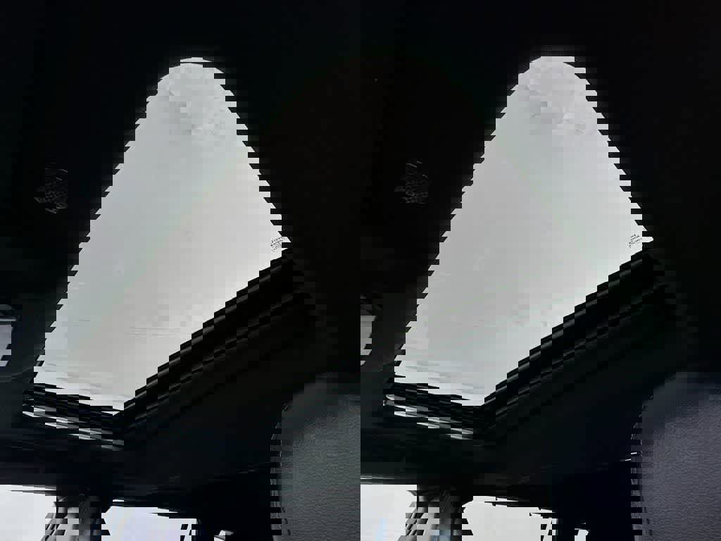 Used 2022 Toyota Highlander XSE AWD/4WD image 30