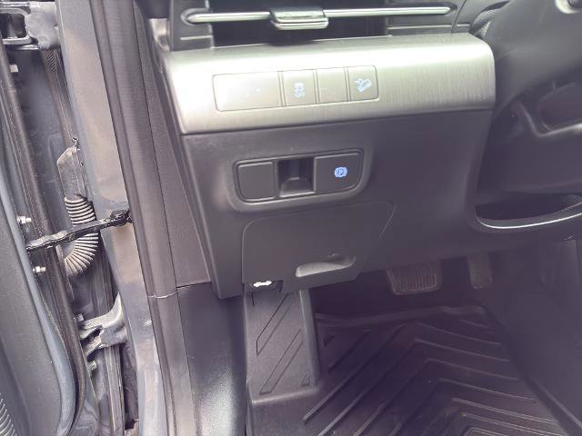 Used 2025 Hyundai Kona SEL image 17