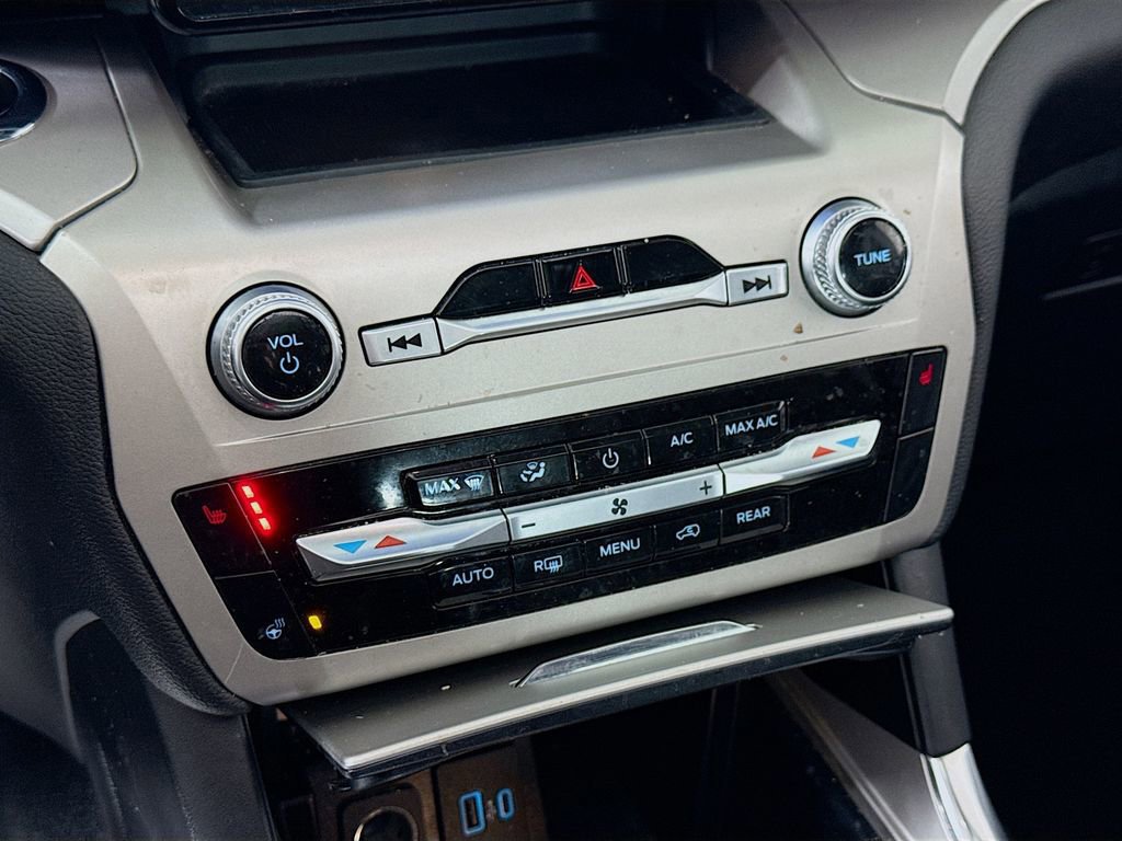 Certified 2023 Ford Explorer XLT w/ Equipment Group 202A image 19