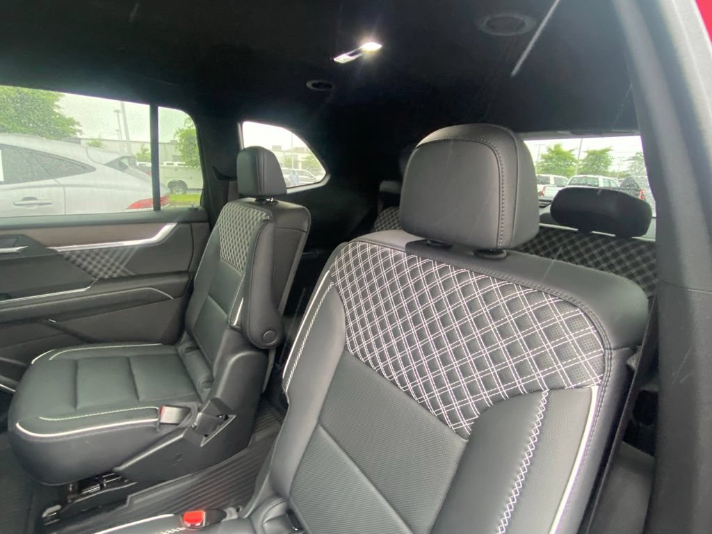 Used 2025 GMC Acadia Denali w/ LPO, Floor Liner Package AWD/4WD image 23