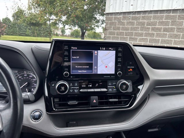 Used 2022 Toyota Highlander XLE AWD/4WD image 24