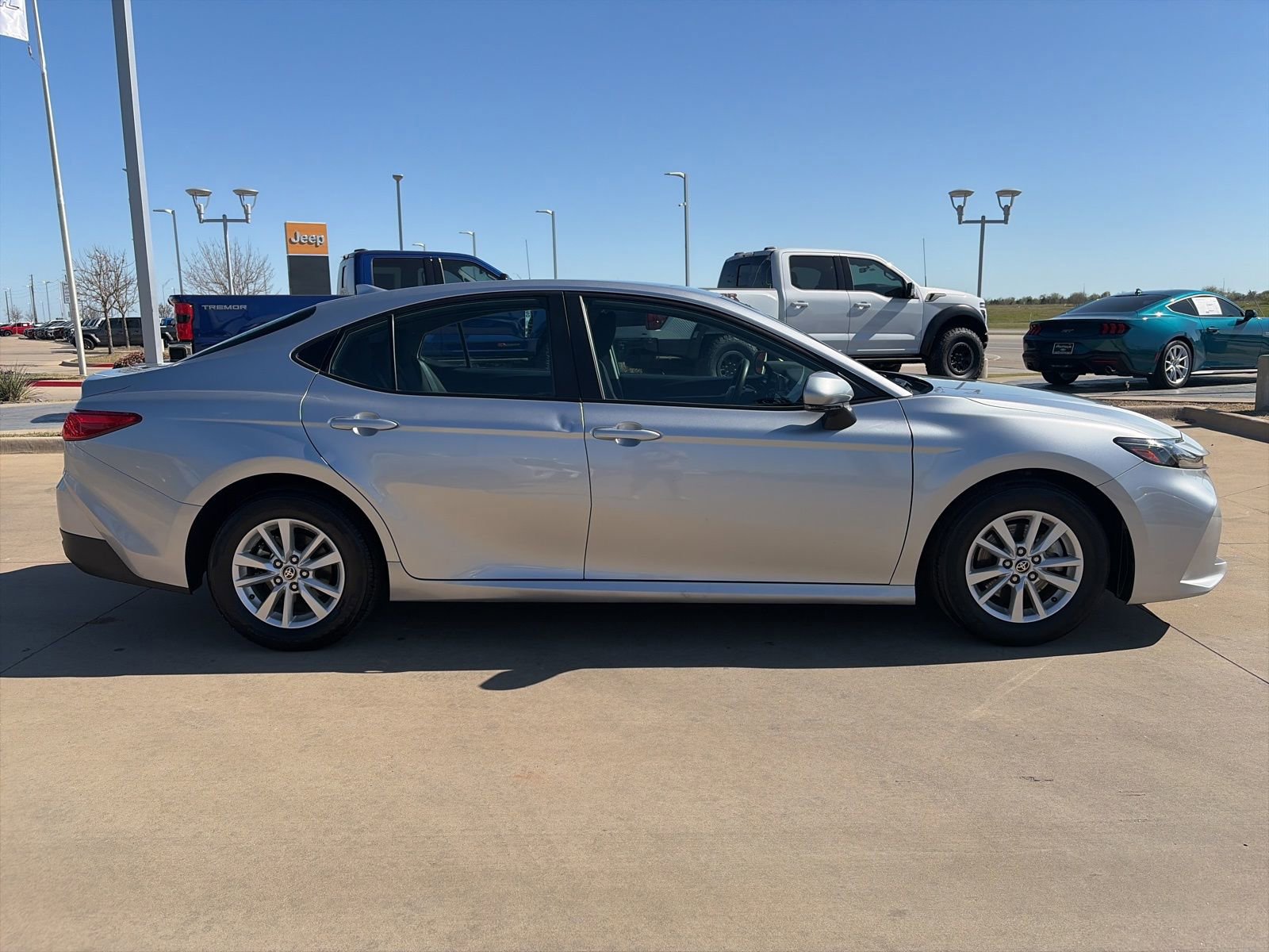 Used 2025 Toyota Camry LE image 7