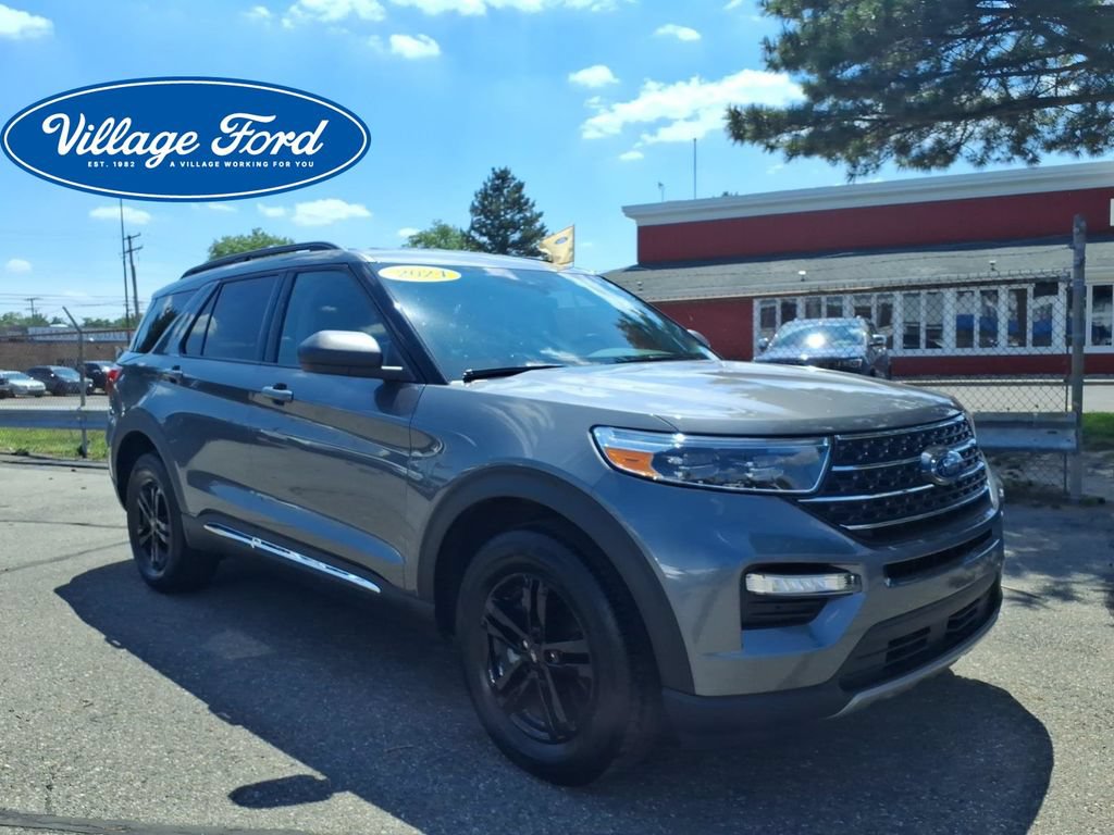 Certified 2024 Ford Explorer XLT w/ Equipment Group 202A AWD/4WD image 4