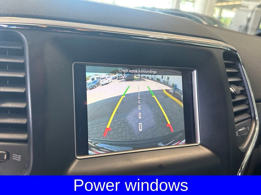 Used 2019 Jeep Grand Cherokee Laredo image 12