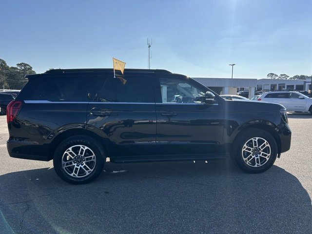 Certified 2025 Ford Expedition Active image 6