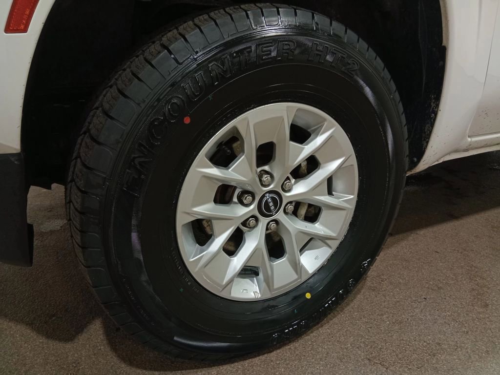 Used 2024 Nissan Frontier SV image 13