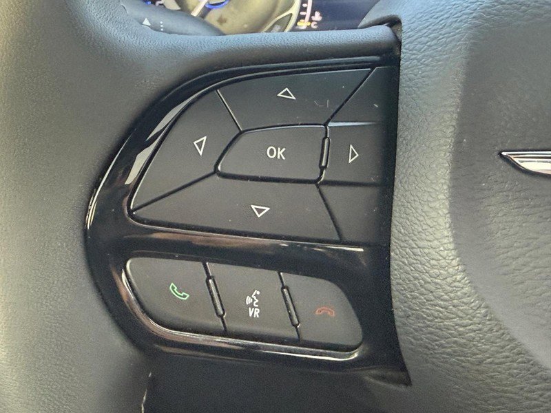 Used 2023 Chrysler Pacifica Limited w/ S Appearance Package image 15