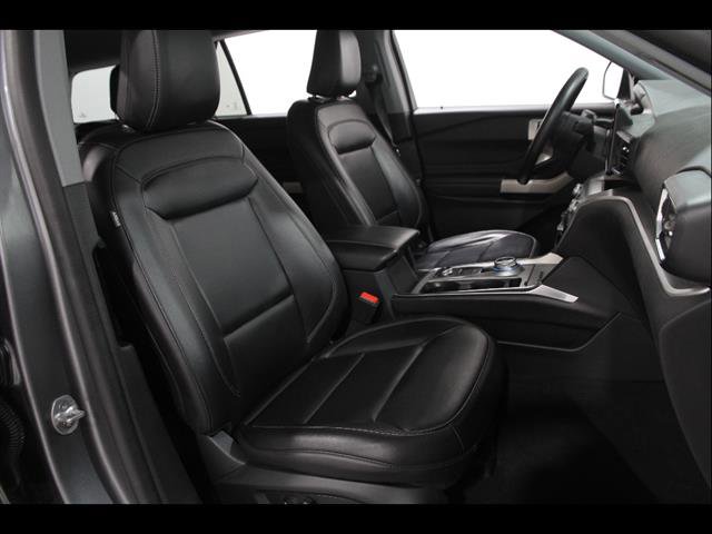 Certified 2022 Ford Explorer XLT w/ Equipment Group 202A AWD/4WD image 18