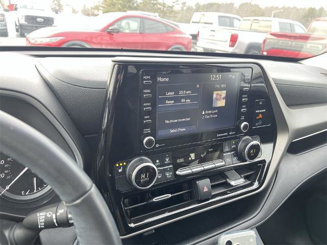 Used 2021 Toyota Highlander XLE image 17