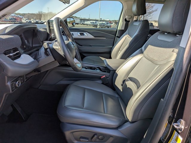 Certified 2025 Ford Explorer Active w/ Active Comfort Package image 15