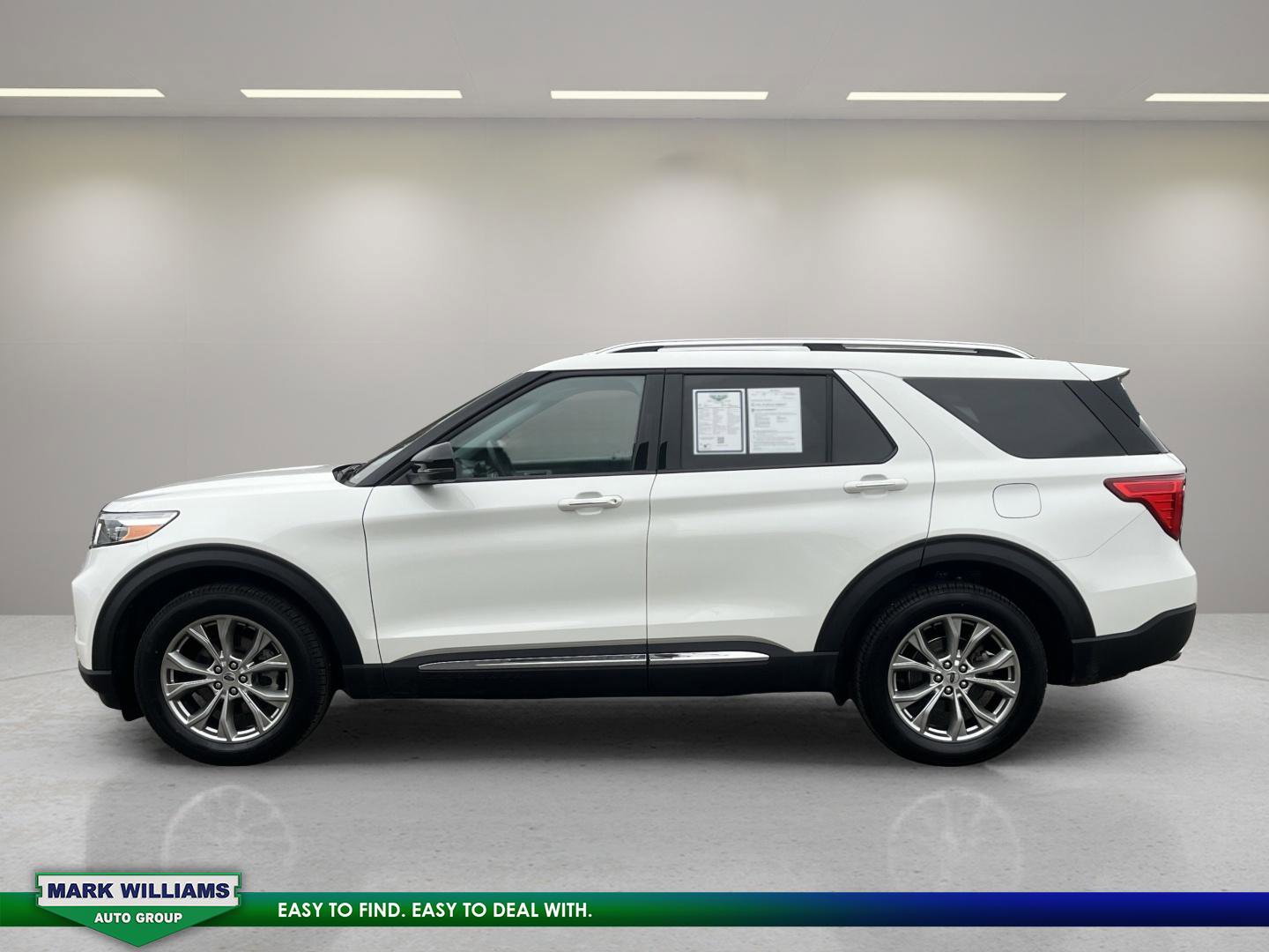 Certified 2022 Ford Explorer Limited w/ Equipment Group 301A image 4