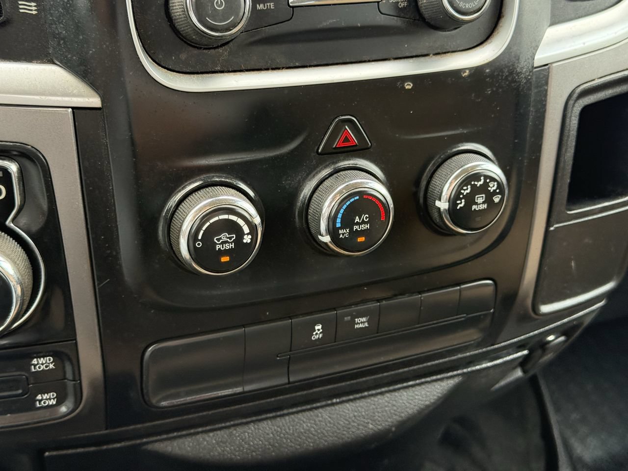 Used 2021 RAM 1500 Classic SLT AWD/4WD image 20