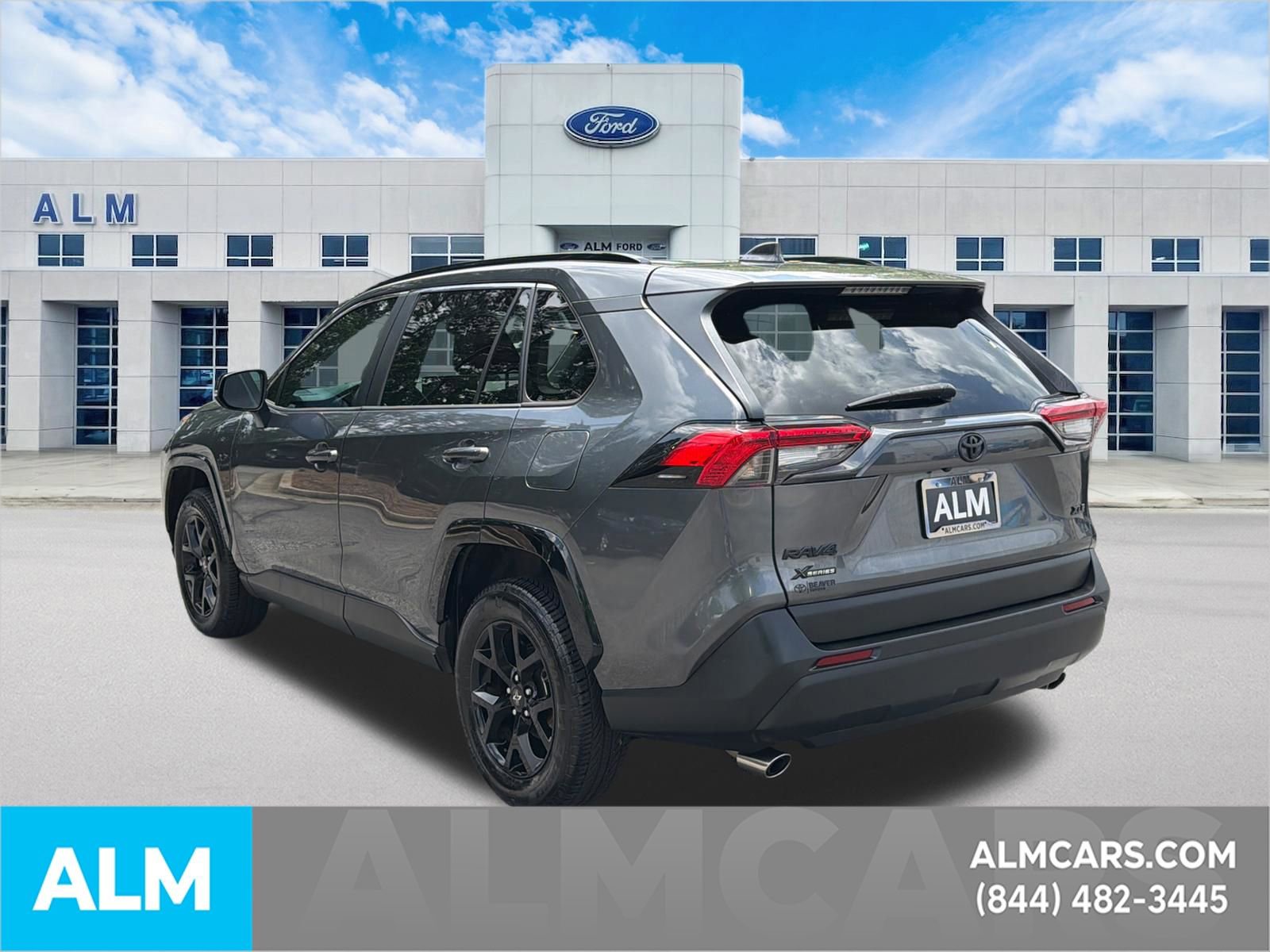 Used 2021 Toyota RAV4 XLE w/ Convenience Package FWD image 8