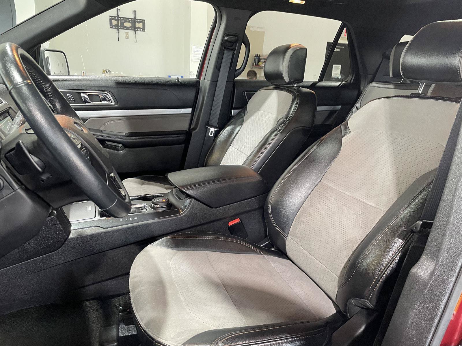 Certified 2017 Ford Explorer XLT w/ Equipment Group 202A AWD/4WD image 19