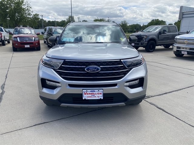 Certified 2024 Ford Explorer XLT w/ Equipment Group 202A AWD/4WD image 2