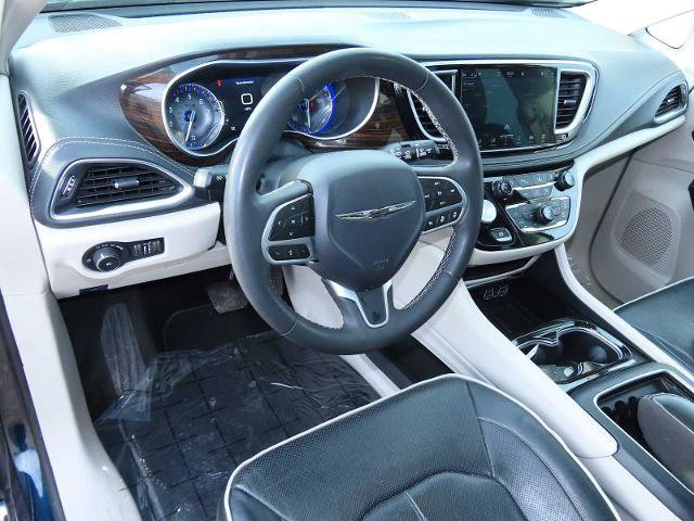 Used 2023 Chrysler Pacifica Limited image 9