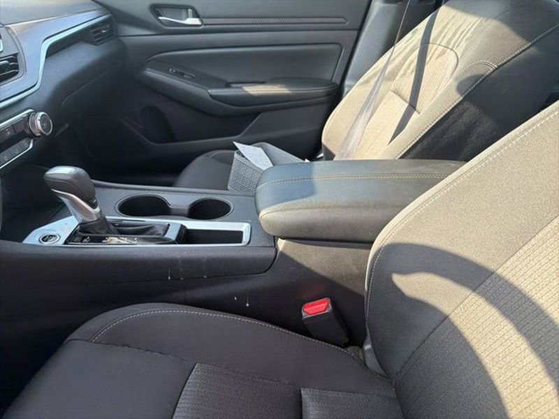 Used 2025 Nissan Altima 2.5 SV FWD image 11