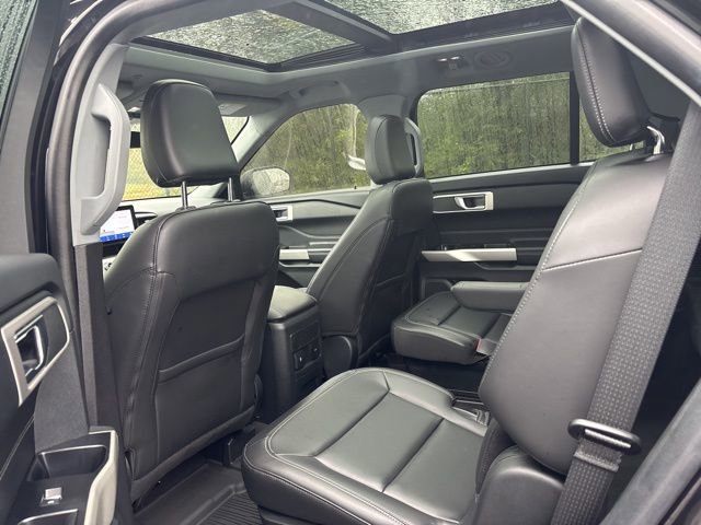 Certified 2022 Ford Explorer XLT w/ Equipment Group 202A image 12