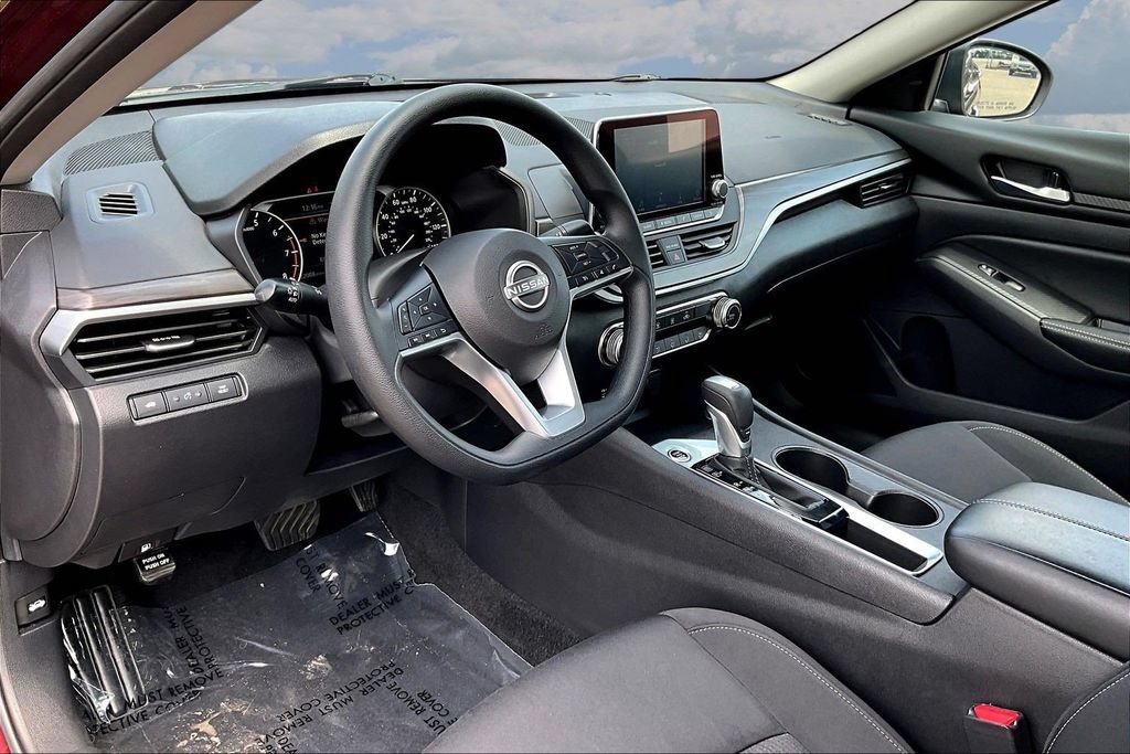 Used 2025 Nissan Altima 2.5 SV FWD image 18