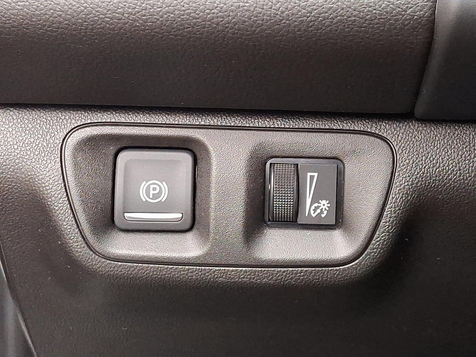 Used 2021 GMC Acadia SLE image 26