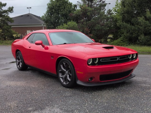 Used 2019 Dodge Challenger R/T RWD image 2