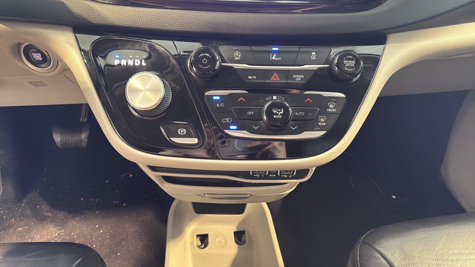 Used 2022 Chrysler Pacifica Touring-L FWD image 23