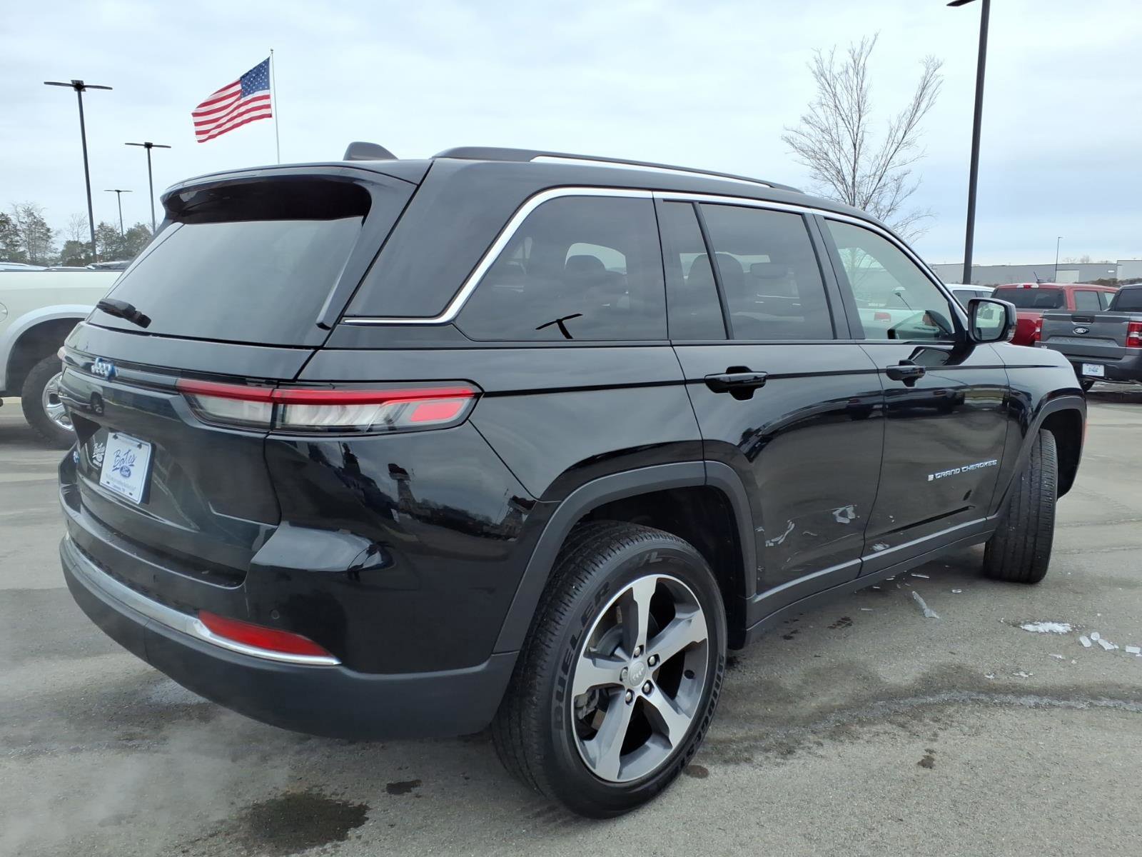 Used 2023 Jeep Grand Cherokee 4WD 4xe image 5
