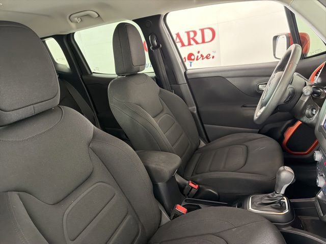 Used 2020 Jeep Renegade Latitude FWD image 2
