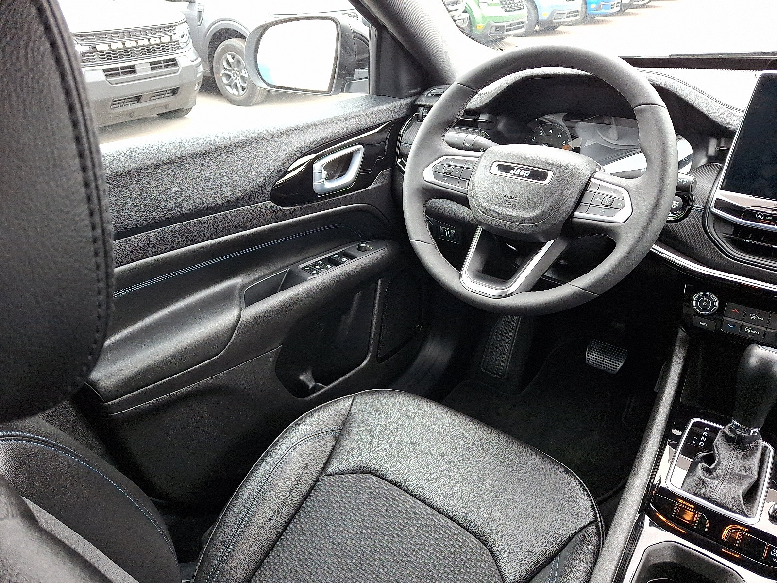 Used 2025 Jeep Compass Latitude w/ Altitude Special Edition image 14