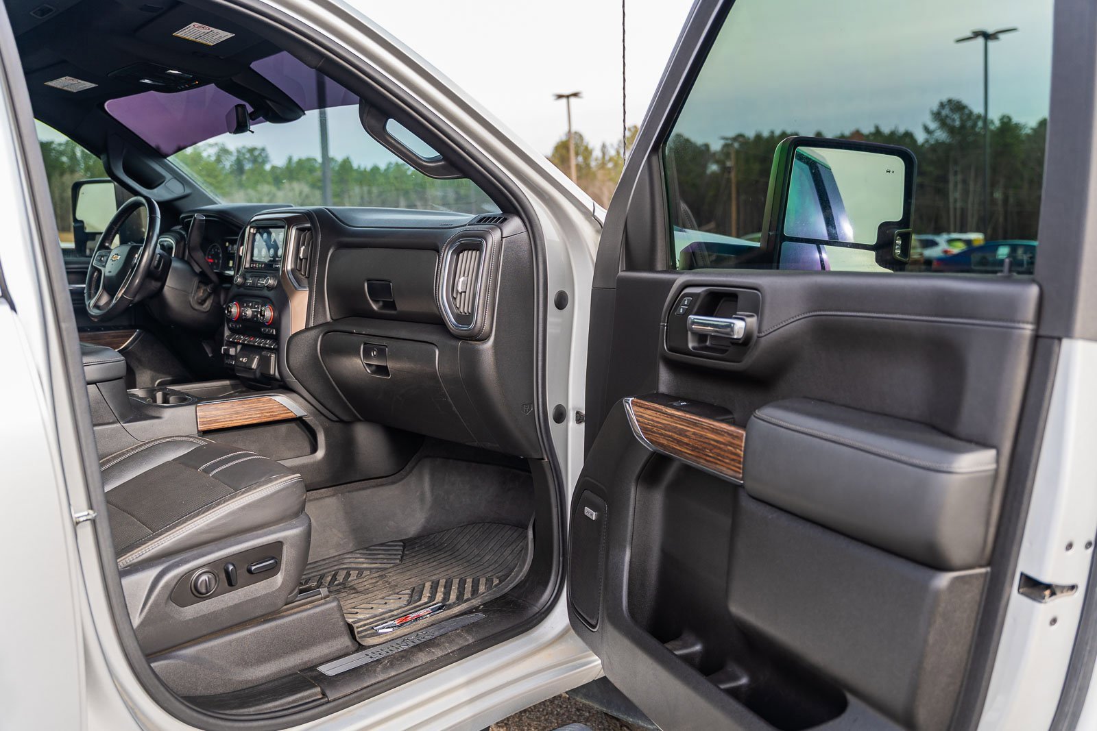 Used 2020 Chevrolet Silverado 3500 High Country w/ LPO, Dark Essentials Package image 12
