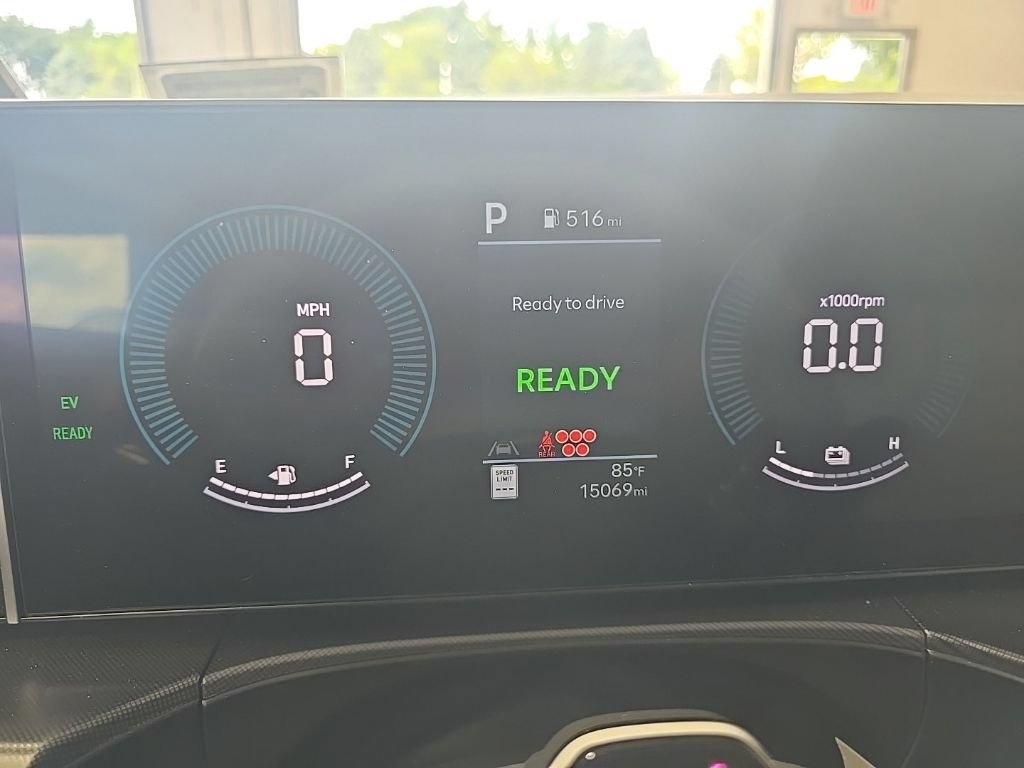 Used 2025 Hyundai Santa Fe SEL AWD/4WD image 6