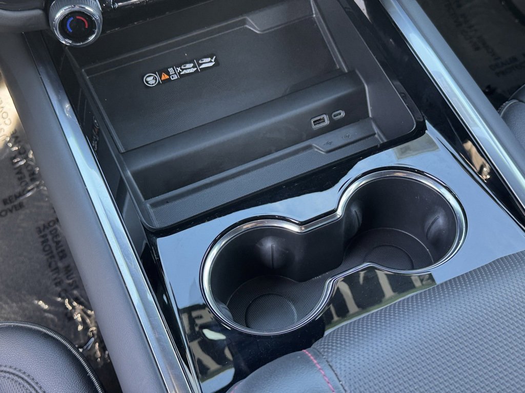 Used 2025 Chevrolet Suburban RST image 25