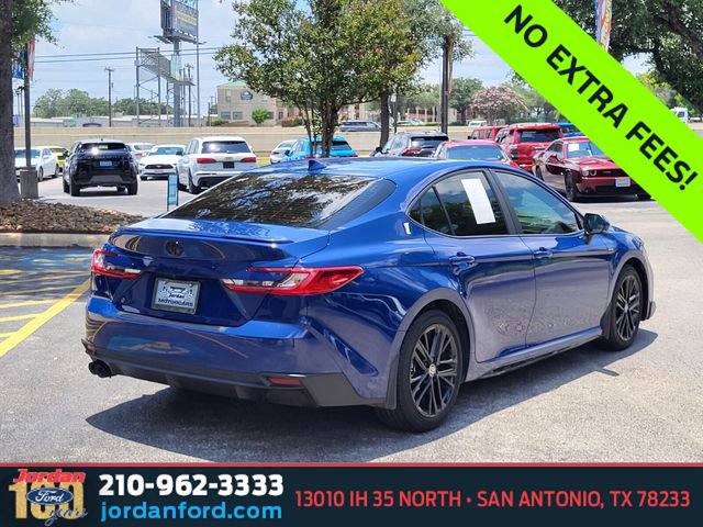 Used 2025 Toyota Camry SE w/ Convenience Package FWD image 5