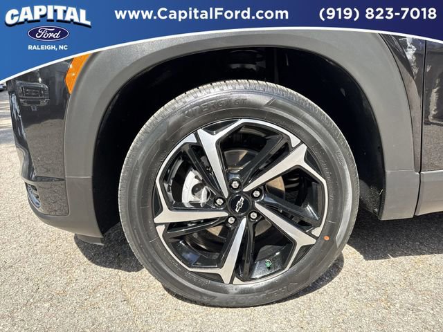 Used 2023 Chevrolet TrailBlazer RS w/ Sun and Liftgate Package FWD image 13