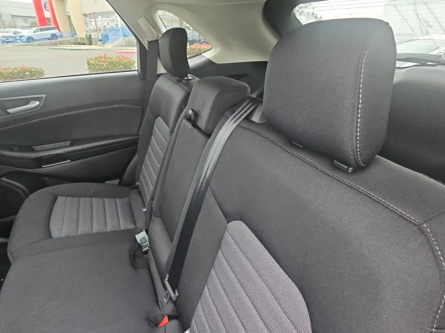 Certified 2024 Ford Edge SE w/ Black Appearance Package image 12