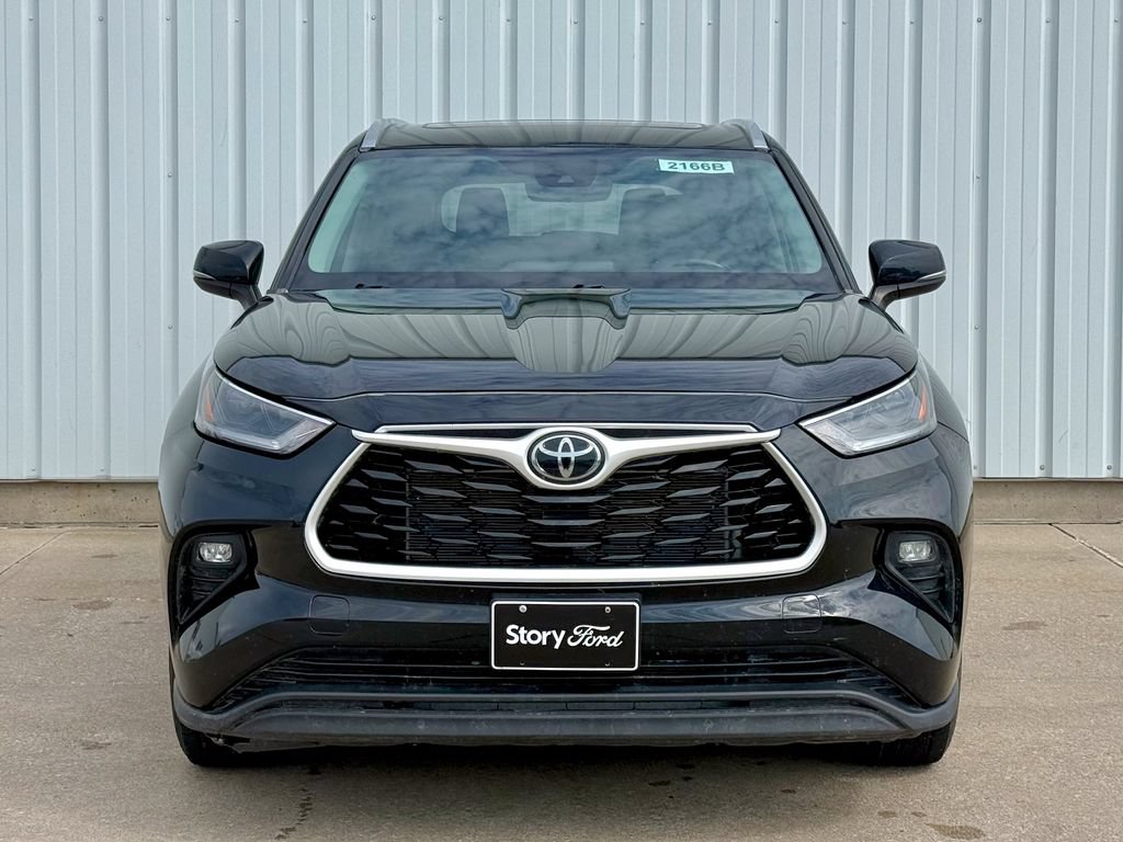 Used 2021 Toyota Highlander XLE AWD/4WD image 9