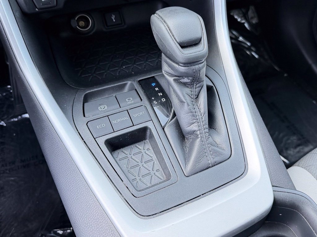 Used 2020 Toyota RAV4 XLE w/ Carpet Mat Package FWD image 26